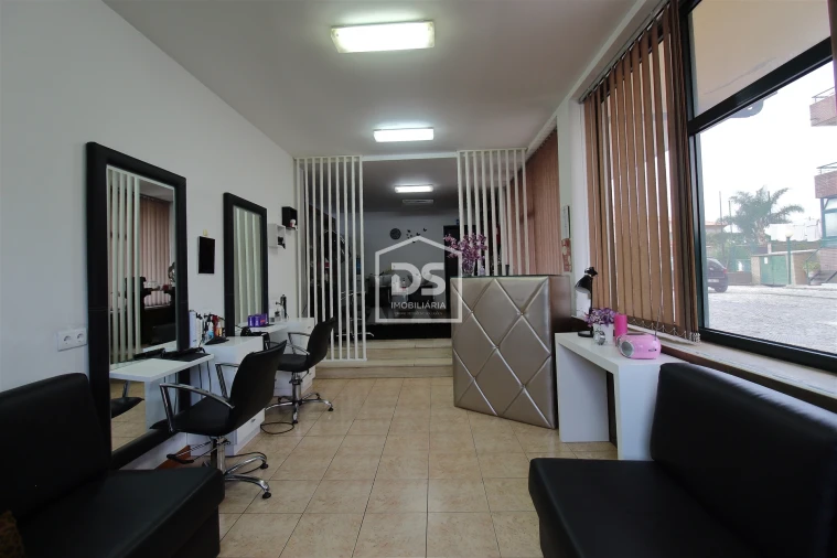 Loja para Venda em Figueiro Foto 1