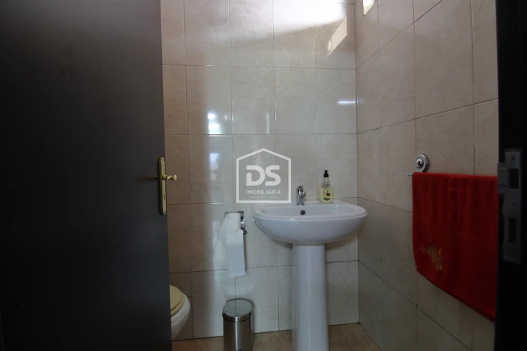 Loja para Venda em Figueiro Foto 8