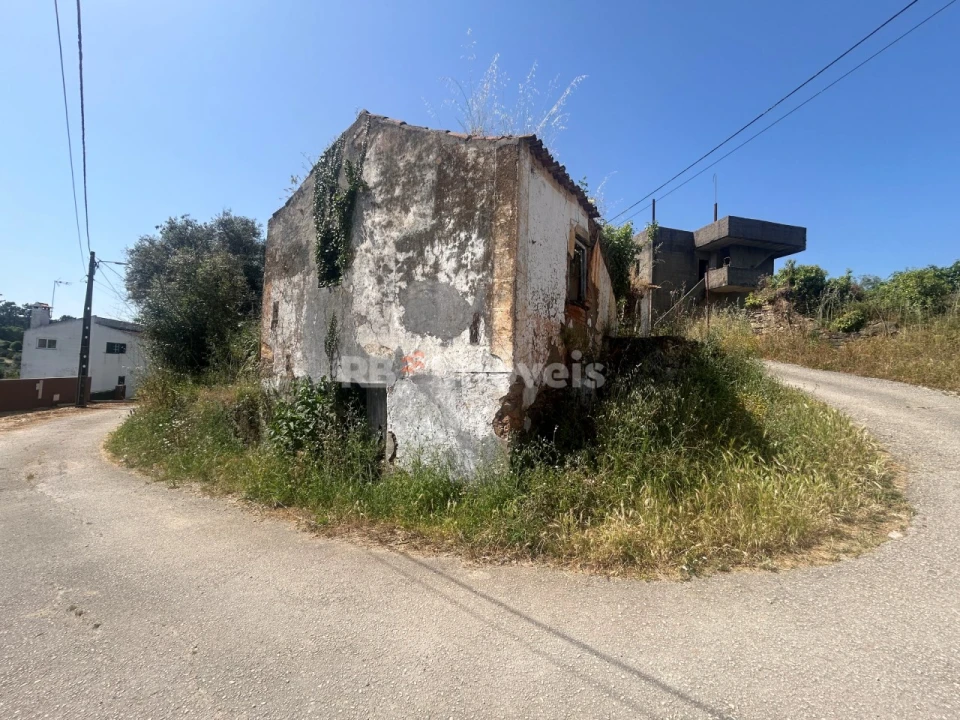 Moradia T3 para Venda em Serra e Junceira Foto 2