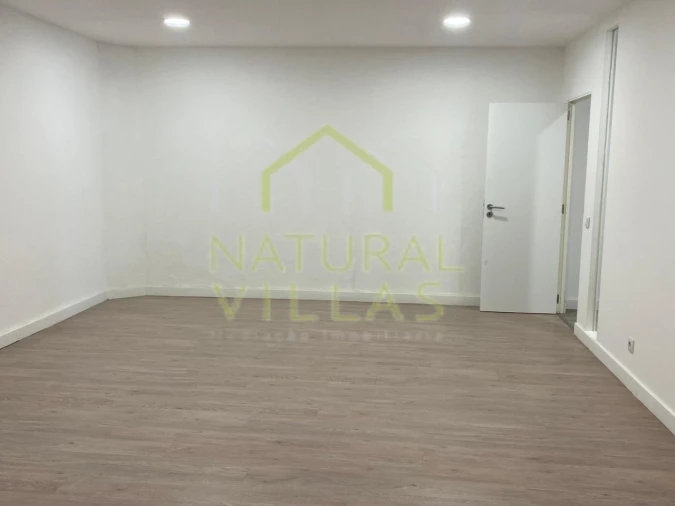 Loja para Arrendamento em Faro (Sé e São Pedro) Foto 2