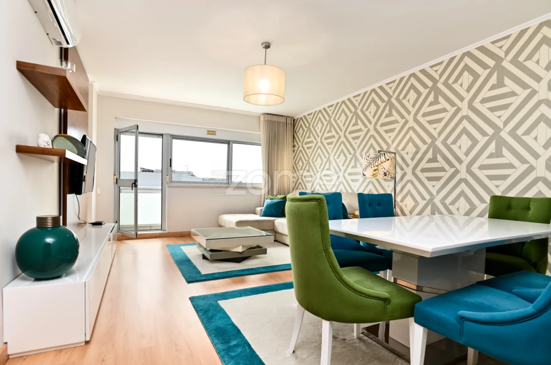 Apartamento T4 para Arrendamento em Porto Salvo Foto 2