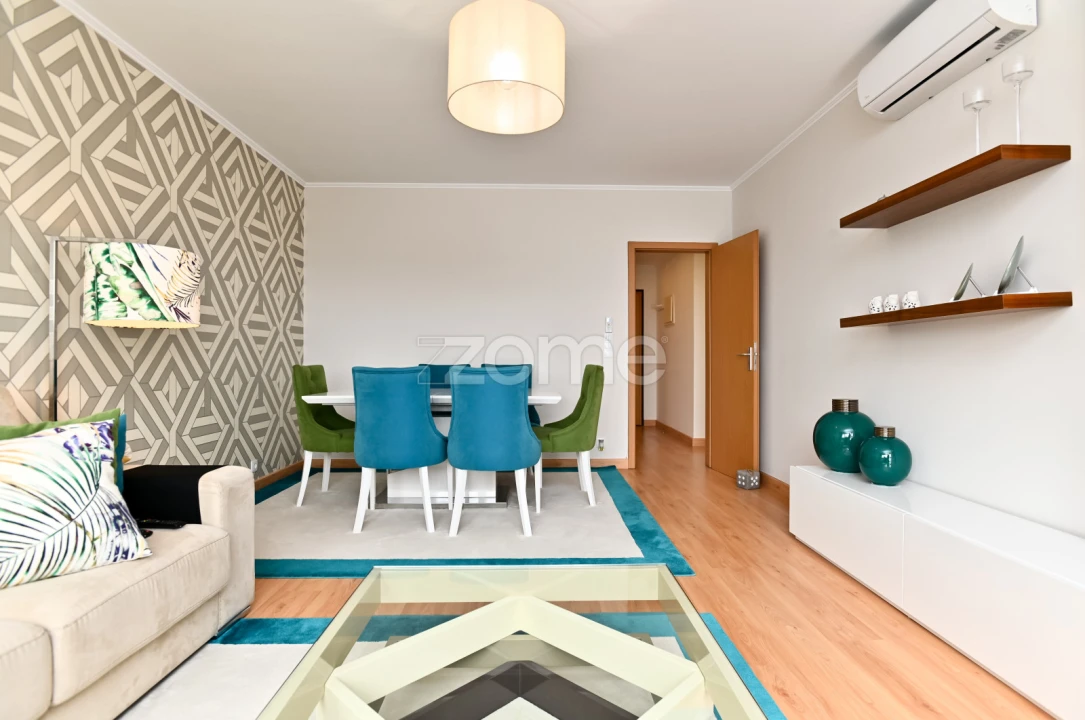 Apartamento T4 para Arrendamento em Porto Salvo Foto 5