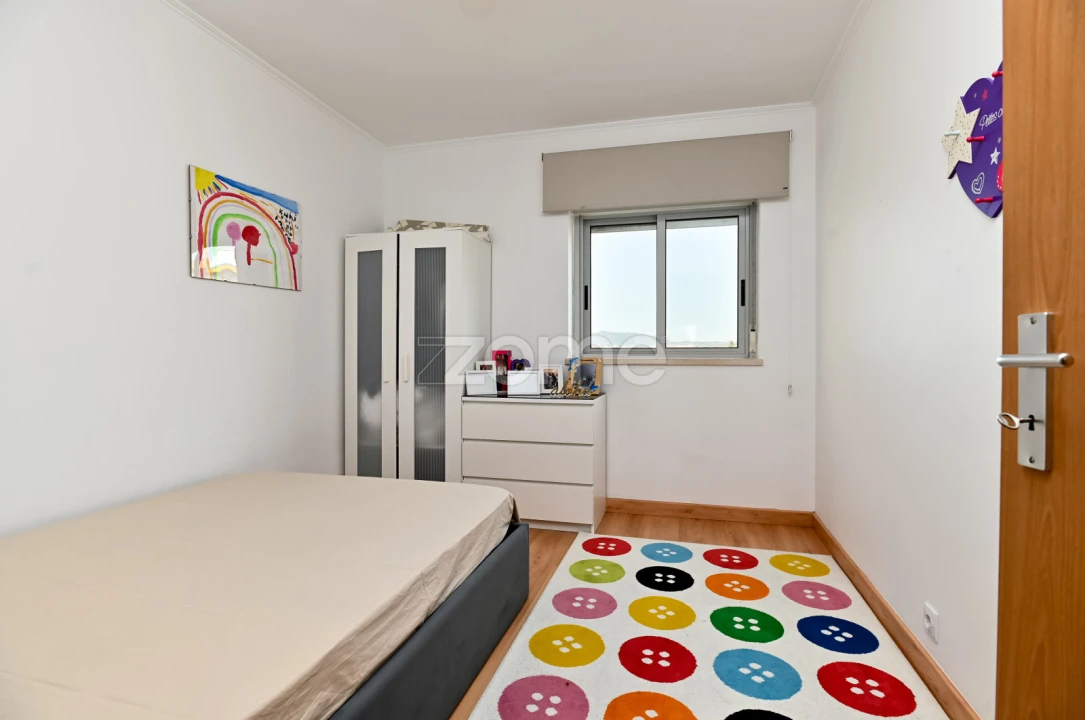 Apartamento T4 para Arrendamento em Porto Salvo Foto 13