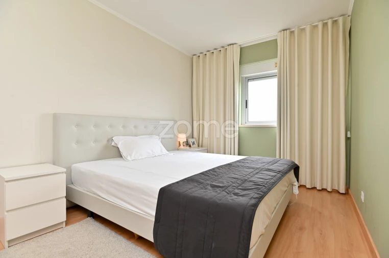 Apartamento T4 para Arrendamento em Porto Salvo