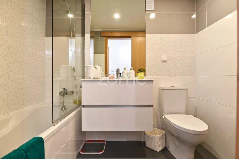 Apartamento T4 para Arrendamento em Porto Salvo Foto 11