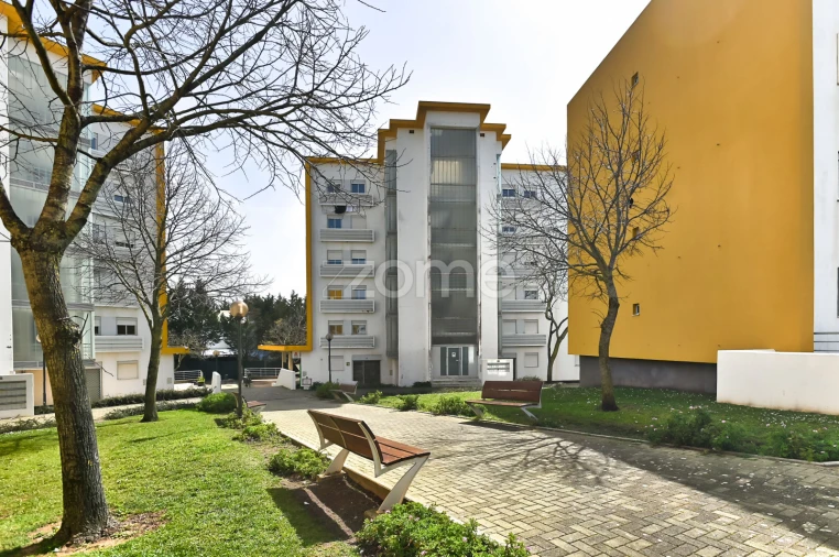 Apartamento T4 para Arrendamento em Porto Salvo Foto 24