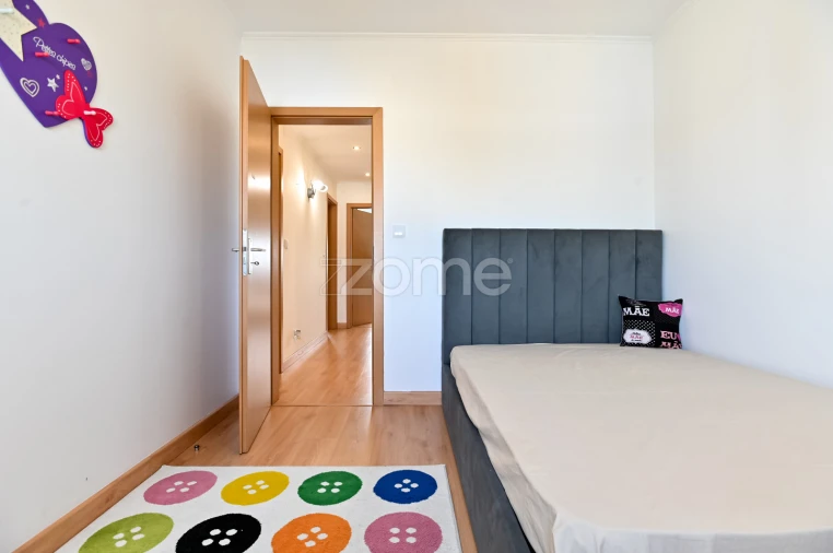 Apartamento T4 para Arrendamento em Porto Salvo Foto 14