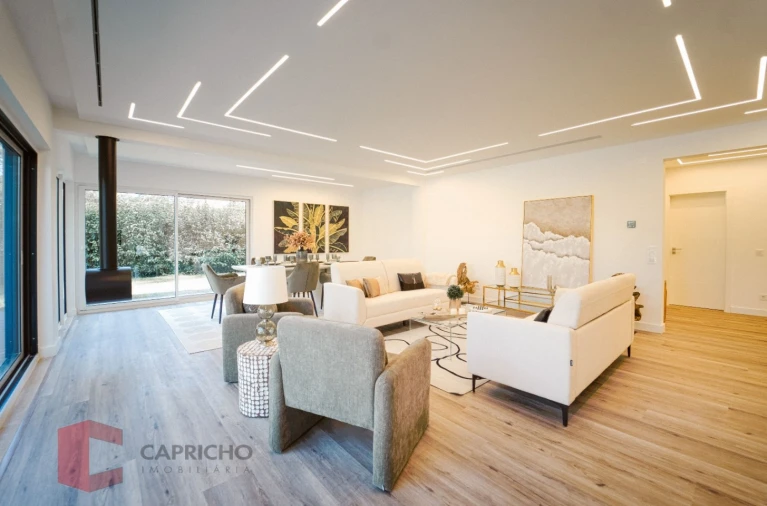 Moradia T4 para Venda em Charneca de Caparica e Sobreda Foto 1