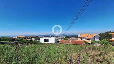 Moradia T3 para Venda em Laundos