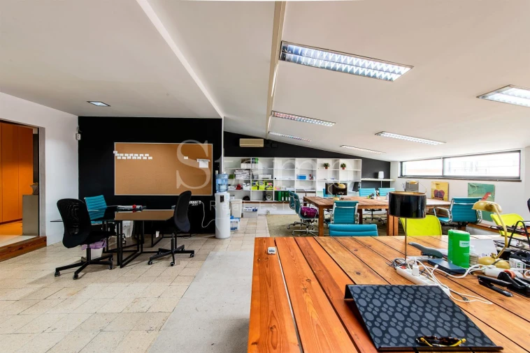 Moradia T4 para Venda em Algés, Linda-A-Velha e Cruz Quebrada-Dafundo Foto 2