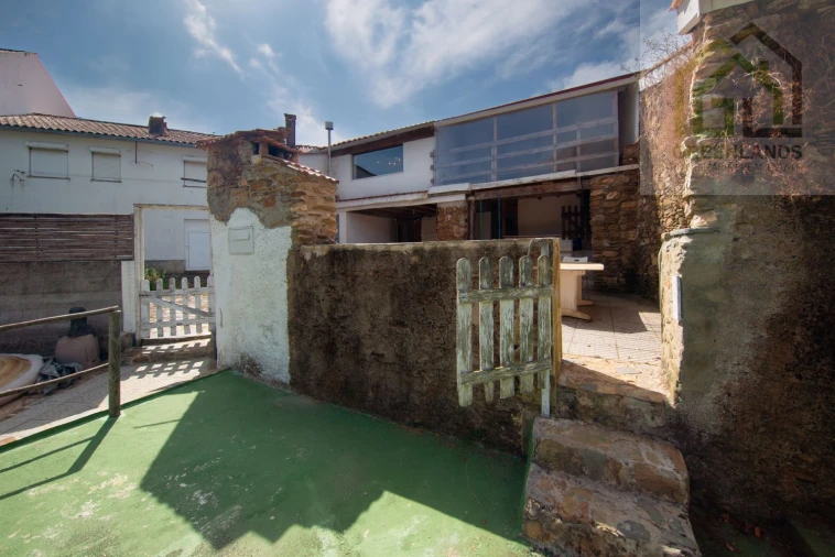 Moradia T3 para Venda em Folques Foto 12