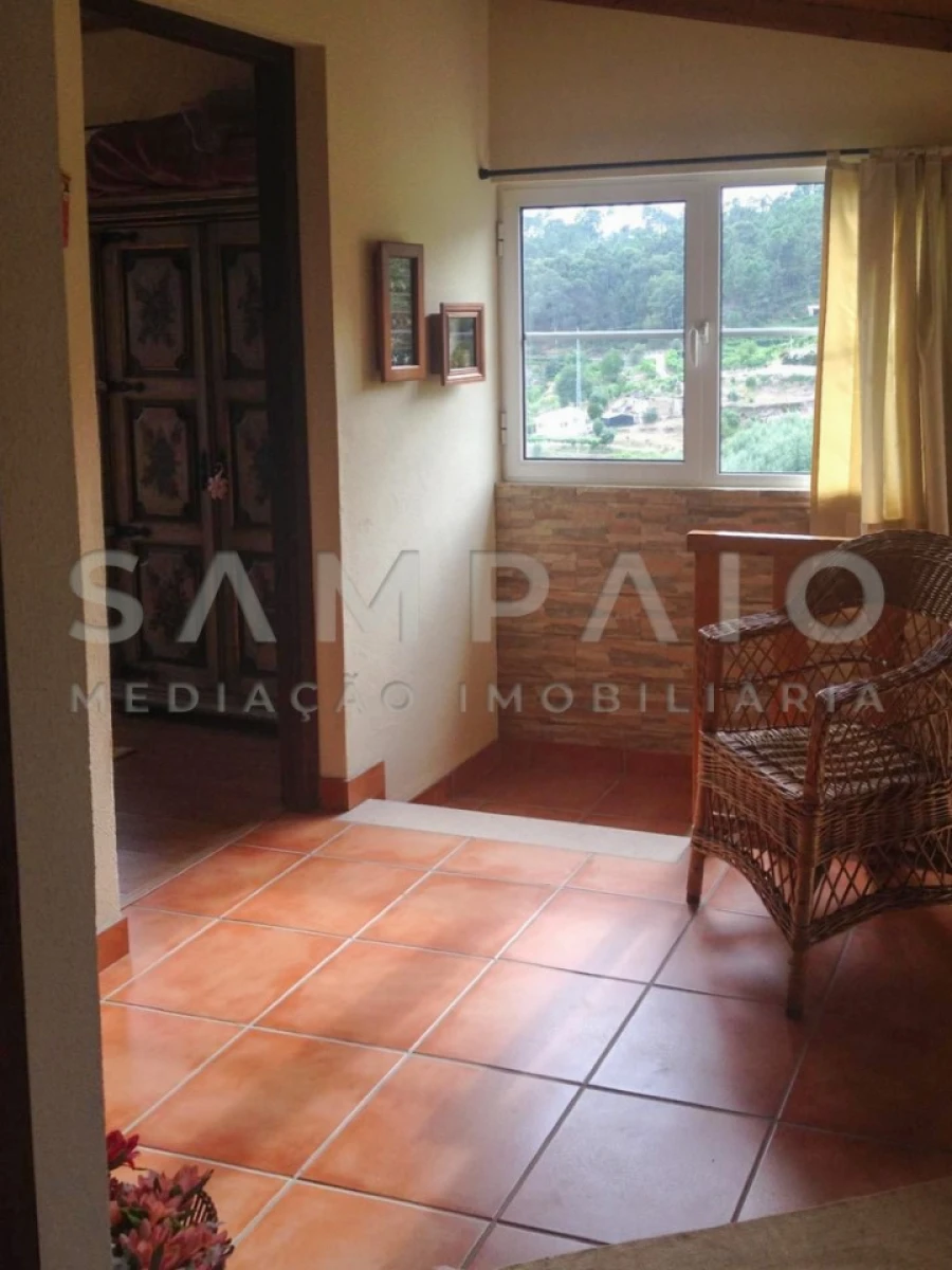 Moradia T4 para Venda em Santa Cruz do Douro e São Tomé de Covelas Foto 13