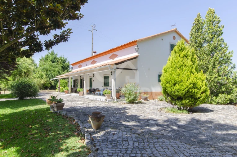 Quinta T4 para Venda em Almoster Foto 1