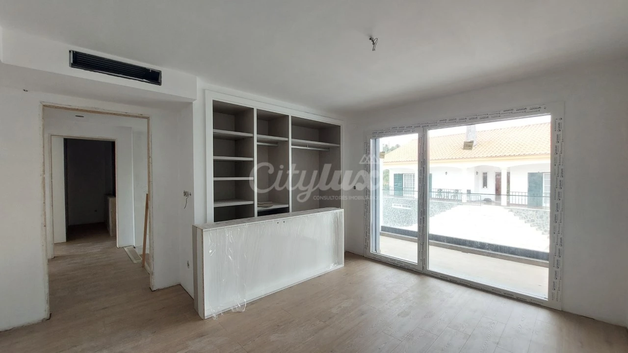 Moradia T4 para Venda em Alcabideche Foto 23