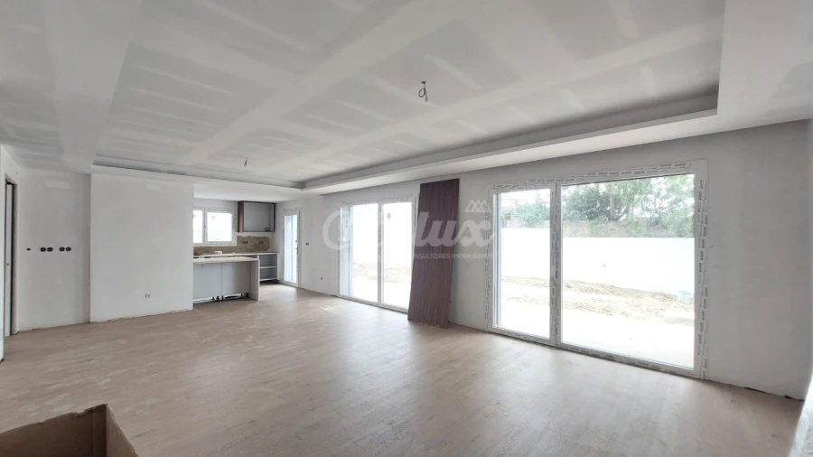 Moradia T4 para Venda em Alcabideche Foto 3