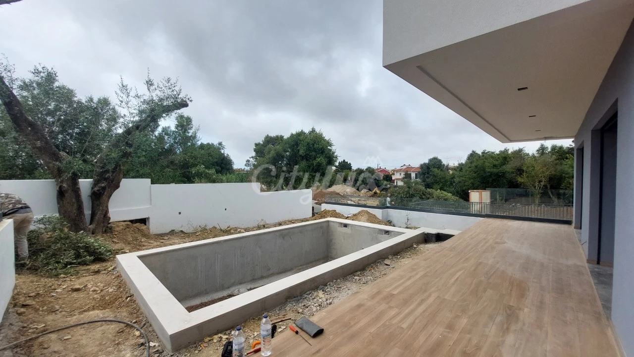 Moradia T4 para Venda em Alcabideche Foto 3