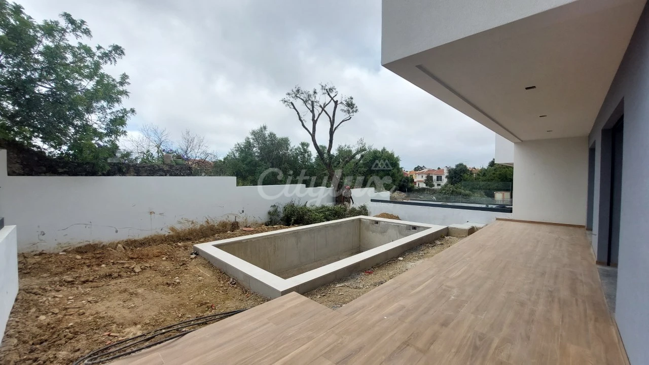 Moradia T4 para Venda em Alcabideche Foto 4