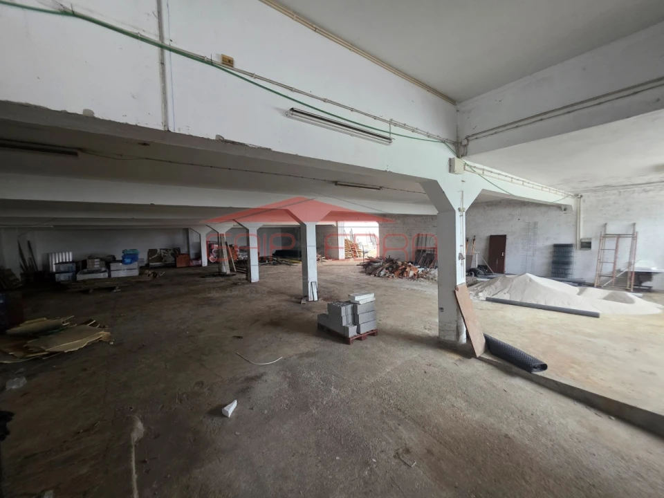 Armazém para Arrendamento em Maceda Foto 3