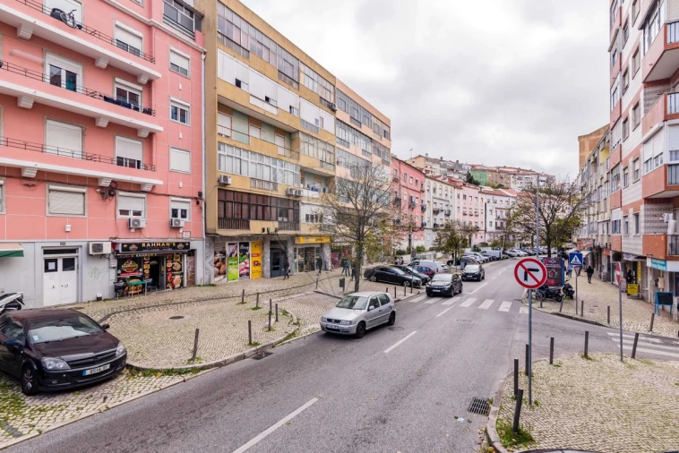 Negócio para Venda em Queluz e Belas Foto 1
