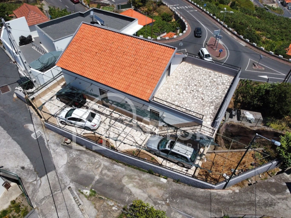 Moradia T3 para Venda em Ribeira Brava Foto 3