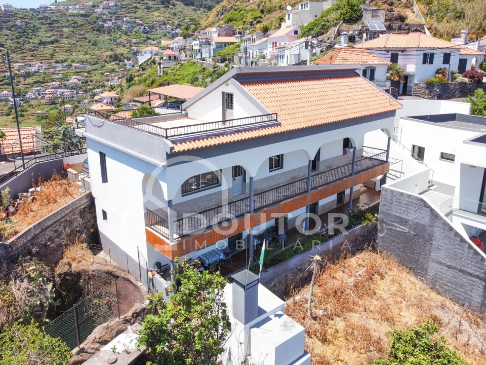 Moradia T3 para Venda em Ribeira Brava Foto 2