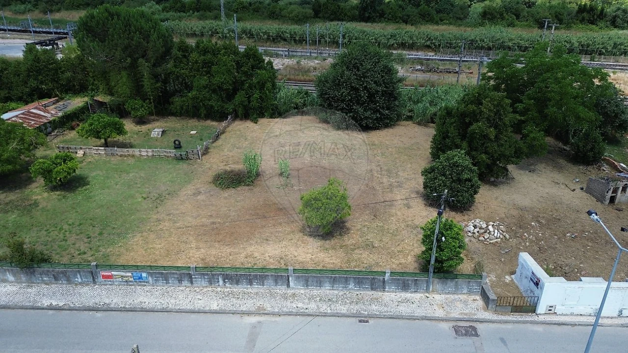 Terreno para Venda em Granja do Ulmeiro Foto 2