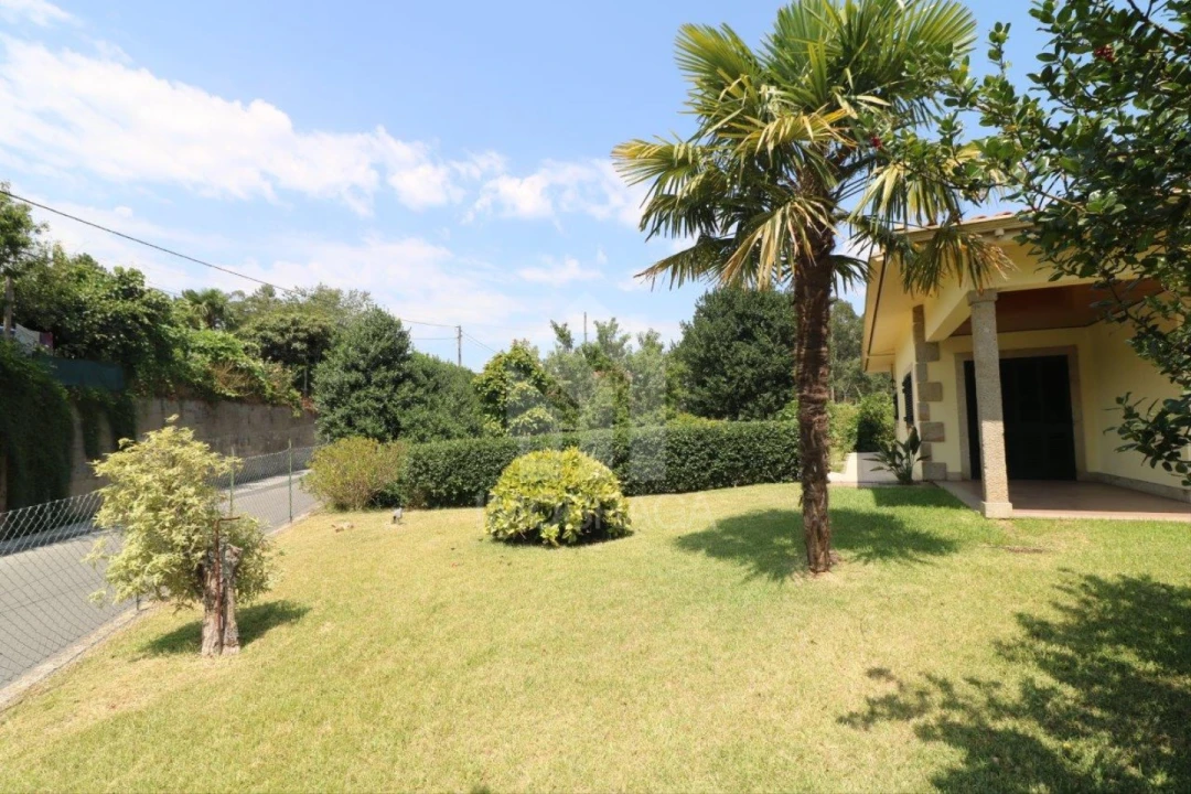 Moradia T4 para Venda em Lago Foto 7