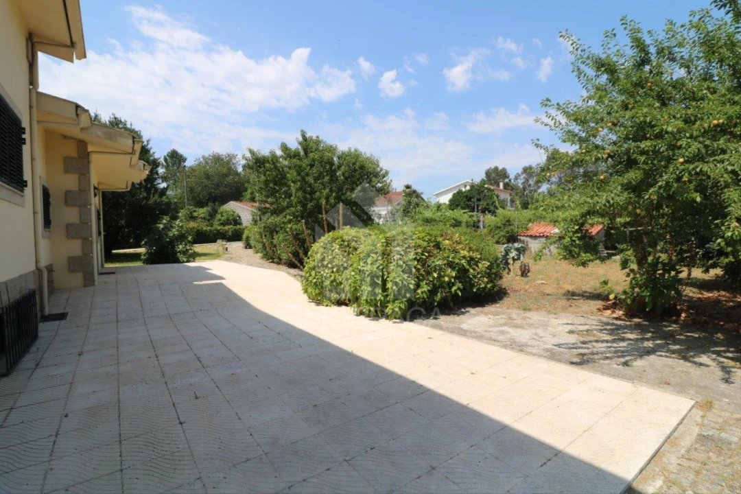 Moradia T4 para Venda em Lago Foto 20