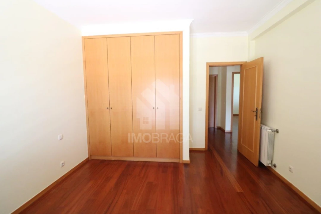 Moradia T4 para Venda em Lago Foto 29