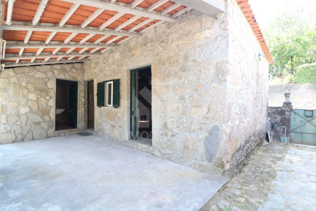 Moradia T4 para Venda em Lago Foto 46