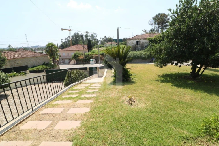 Moradia T4 para Venda em Lago Foto 9