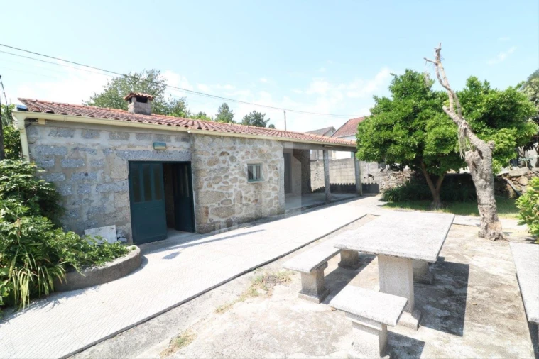 Moradia T4 para Venda em Lago Foto 43