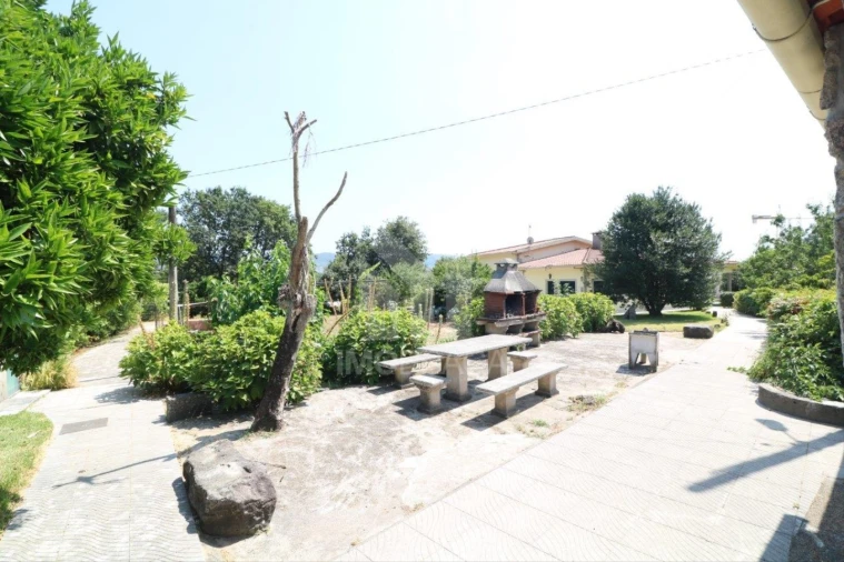 Moradia T4 para Venda em Lago Foto 51