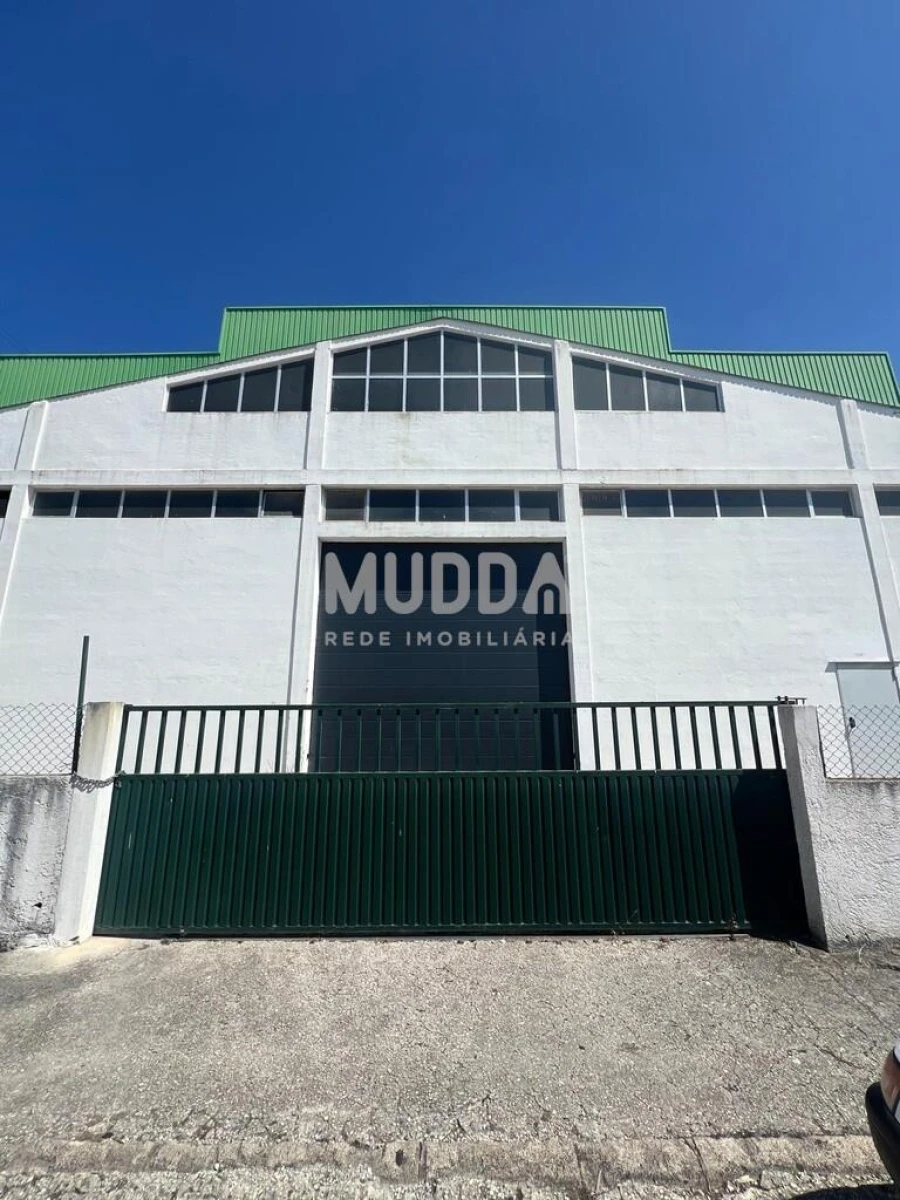Armazém para Arrendamento em Oiã
