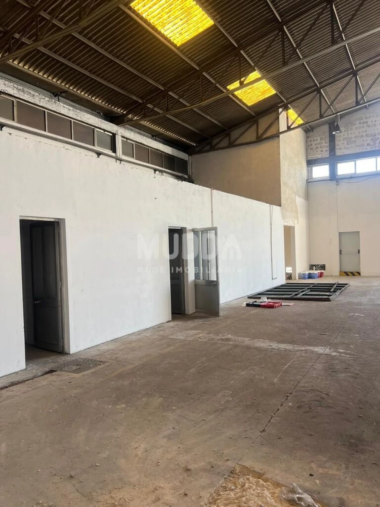 Armazém para Arrendamento em Oiã Foto 2