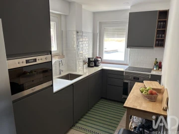 Apartamento T2 para Arrendamento em Campo de Ourique