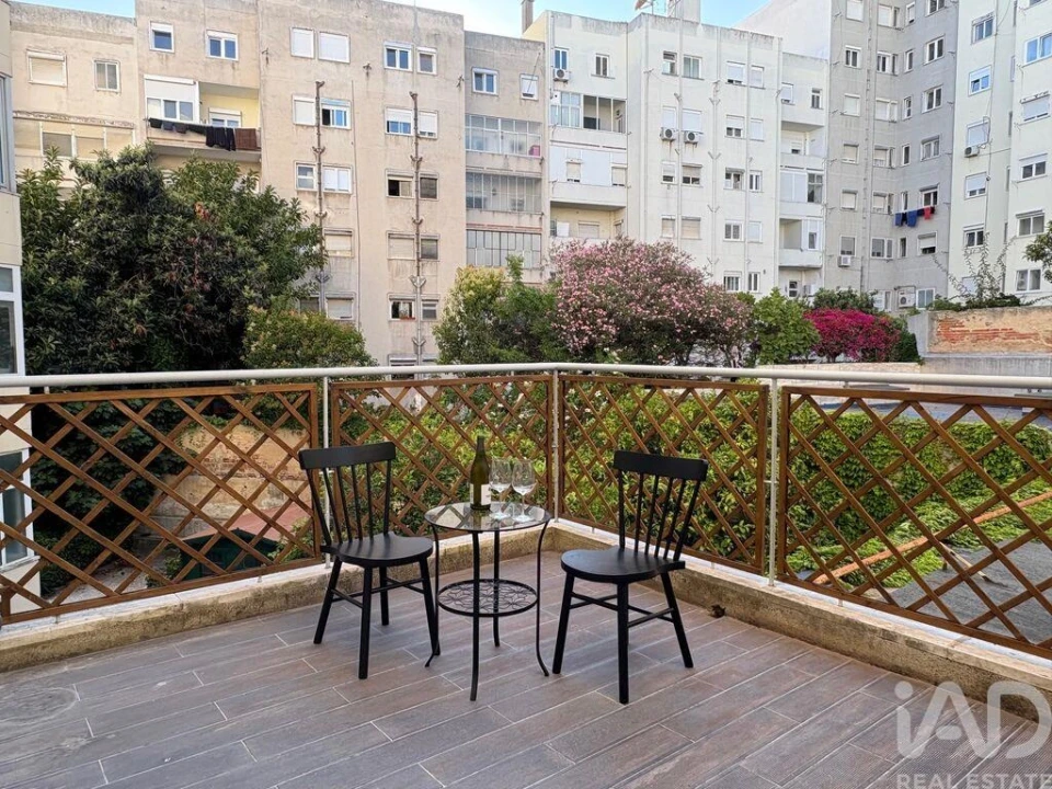 Apartamento T2 para Arrendamento em Campo de Ourique Foto 19