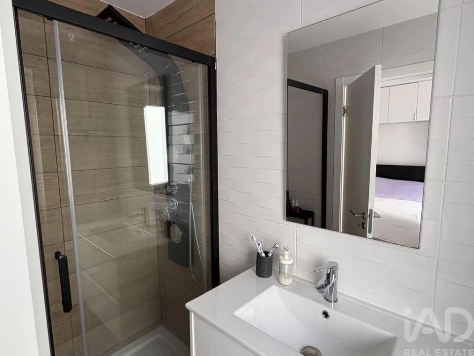 Apartamento T2 para Arrendamento em Campo de Ourique Foto 5