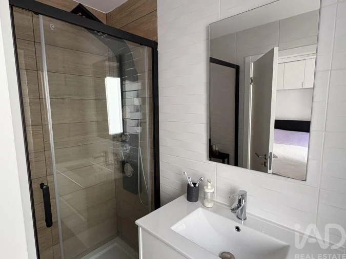 Apartamento T2 para Arrendamento em Campo de Ourique Foto 5