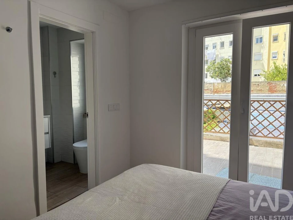 Apartamento T2 para Arrendamento em Campo de Ourique Foto 3