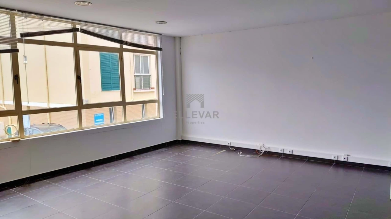 Negócio para Venda em Caniço Foto 4