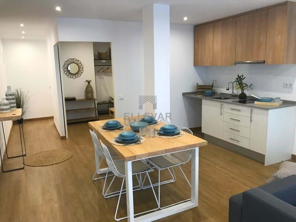 Negócio para Venda em Caniço Foto 1