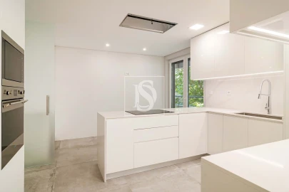 Apartamento T3 para Venda em Carcavelos e Parede