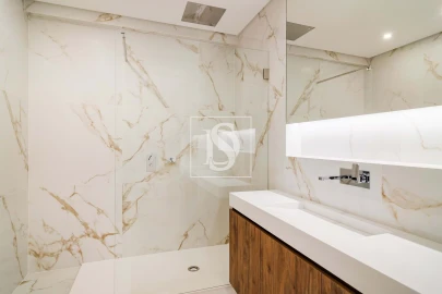 Apartamento T3 para Venda em Carcavelos e Parede