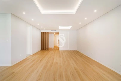Apartamento T3 para Venda em Carcavelos e Parede