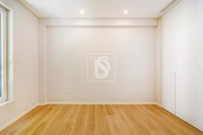 Apartamento T3 para Venda em Carcavelos e Parede