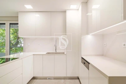 Apartamento T3 para Venda em Carcavelos e Parede