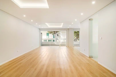 Apartamento T3 para Venda em Carcavelos e Parede