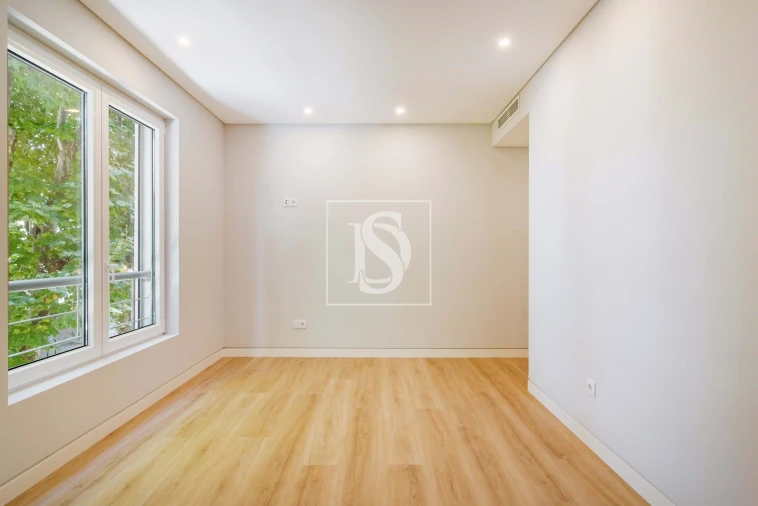 Apartamento T3 para Venda em Carcavelos e Parede Foto 16
