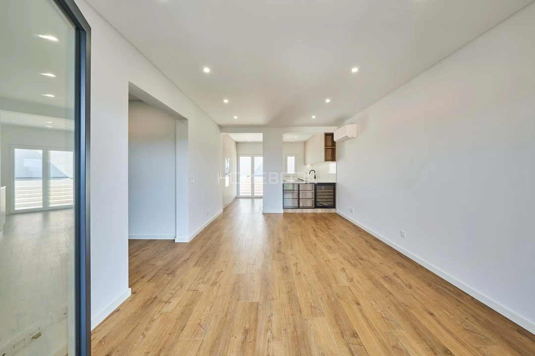 Moradia T4 para Venda em Carvoeira Foto 19